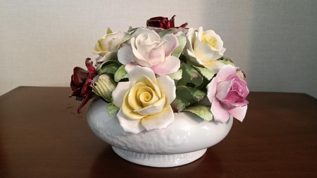 陶器製 花のアレンジメント 中型