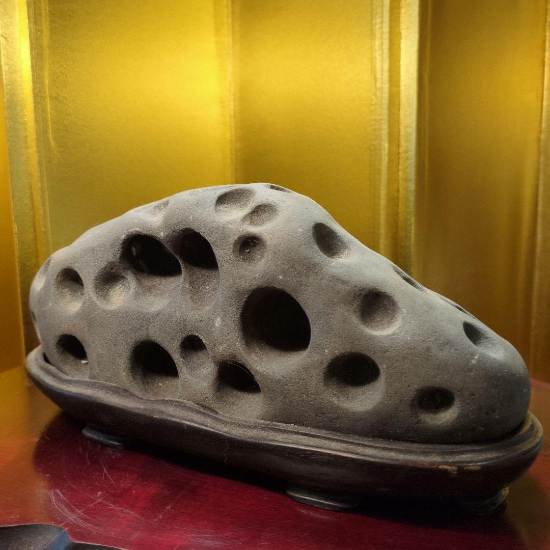 水石 天然石 約2.6kg 原石 陥没 鑑賞石 自然石 専用台座付き 希少 レア