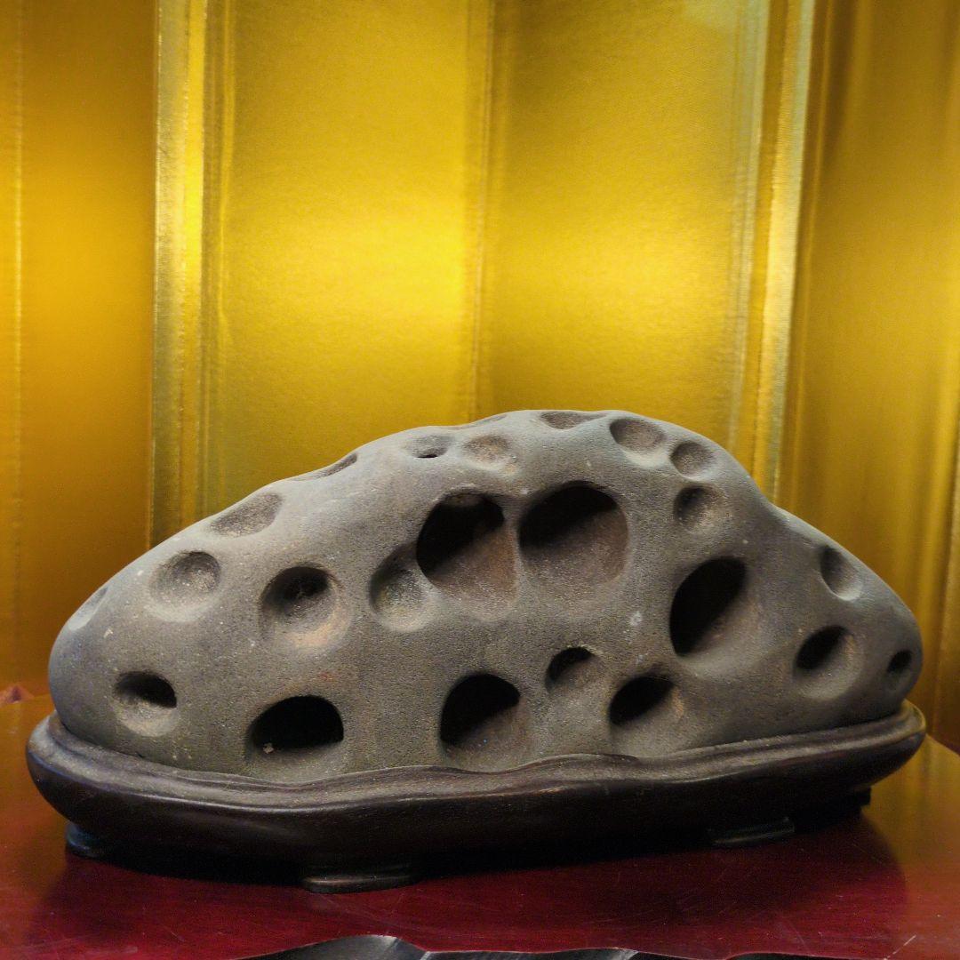 水石 天然石 約2.6kg 原石 陥没 鑑賞石 自然石 専用台座付き 希少 レア