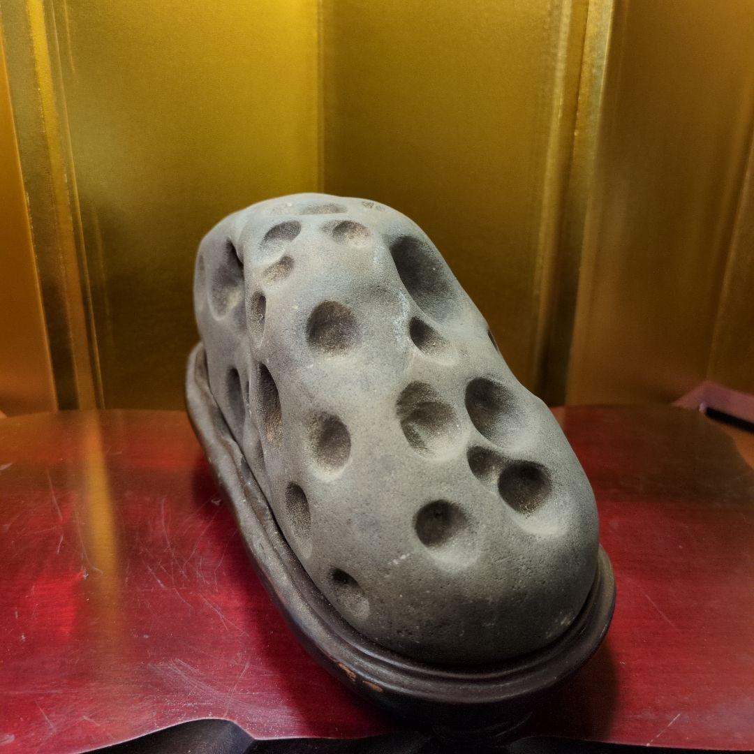 水石 天然石 約2.6kg 原石 陥没 鑑賞石 自然石 専用台座付き 希少 レア