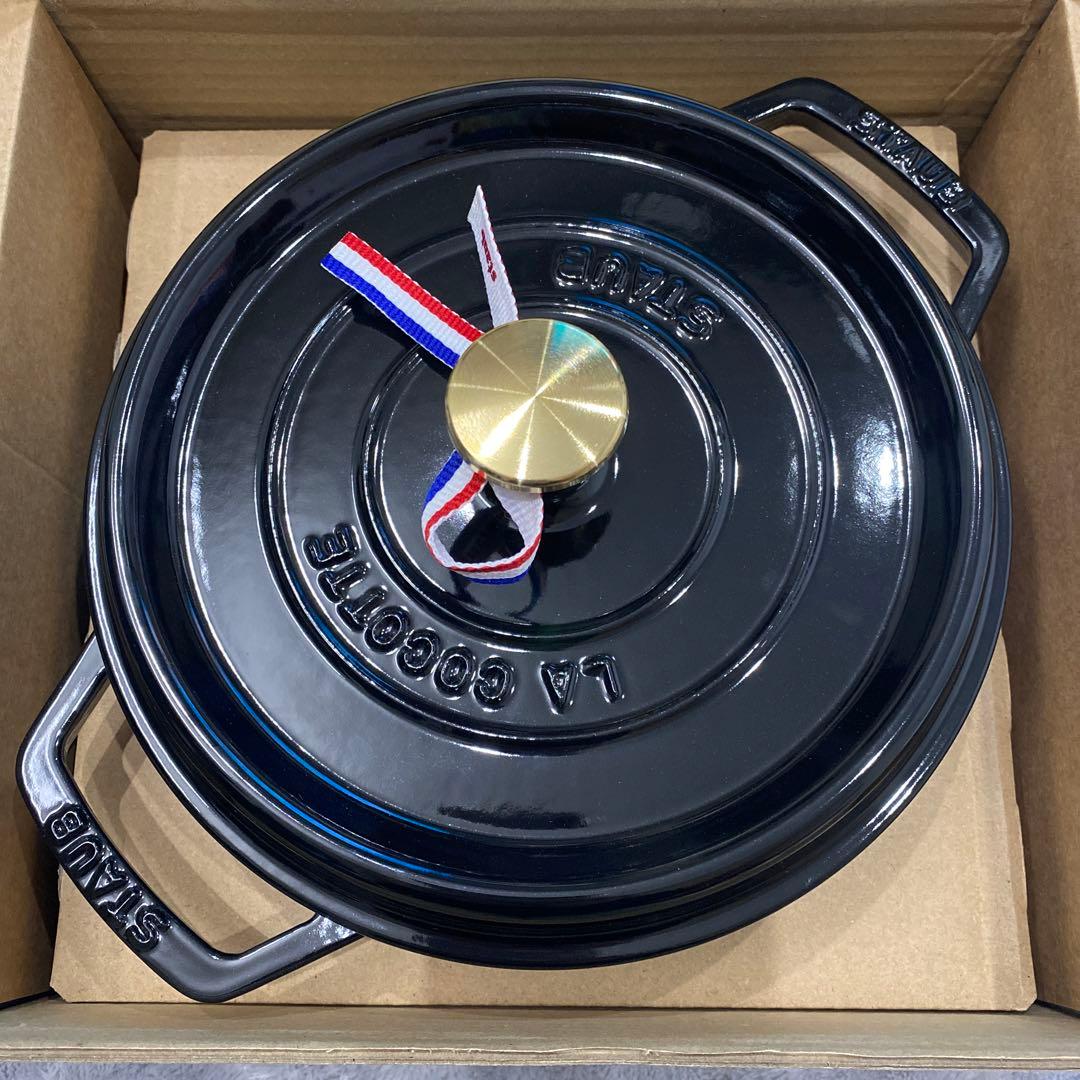 新品未使用　ストウブ ラウンドココット 22cm シャイニーブラック　ほうろう鍋