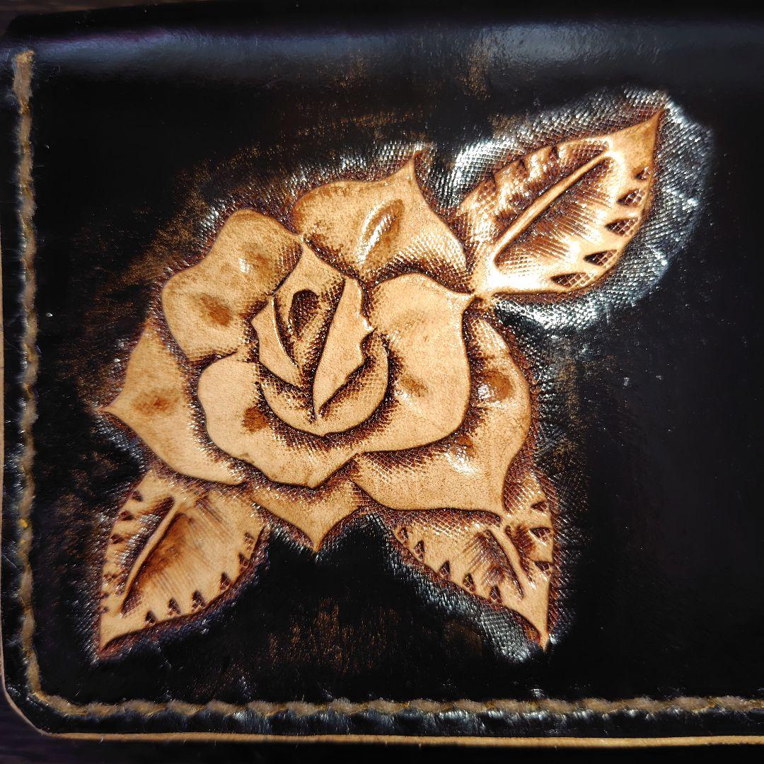 ミドルサイズ トラッカーウォレット 黒×茶 1輪のバラ