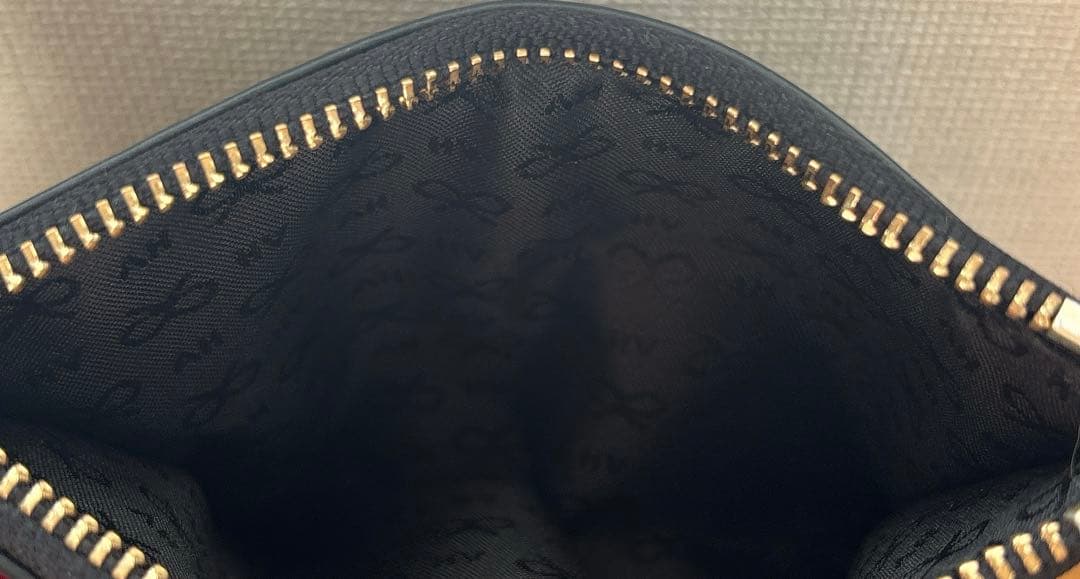 ANYA HINDMARCH アニヤハインドマーチ 二つ折り財布 ブラック