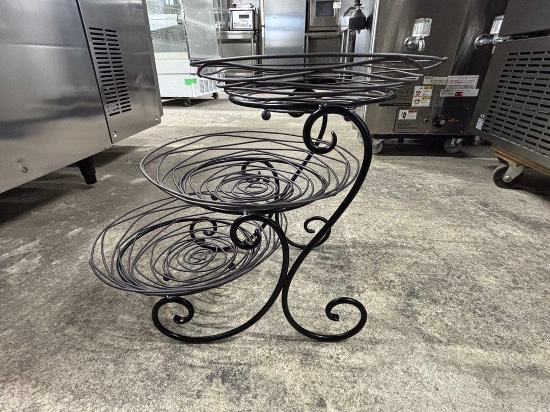 アイアン 3段 スタンド　フルーツスタンド　ディスプレイラック　アンティーク