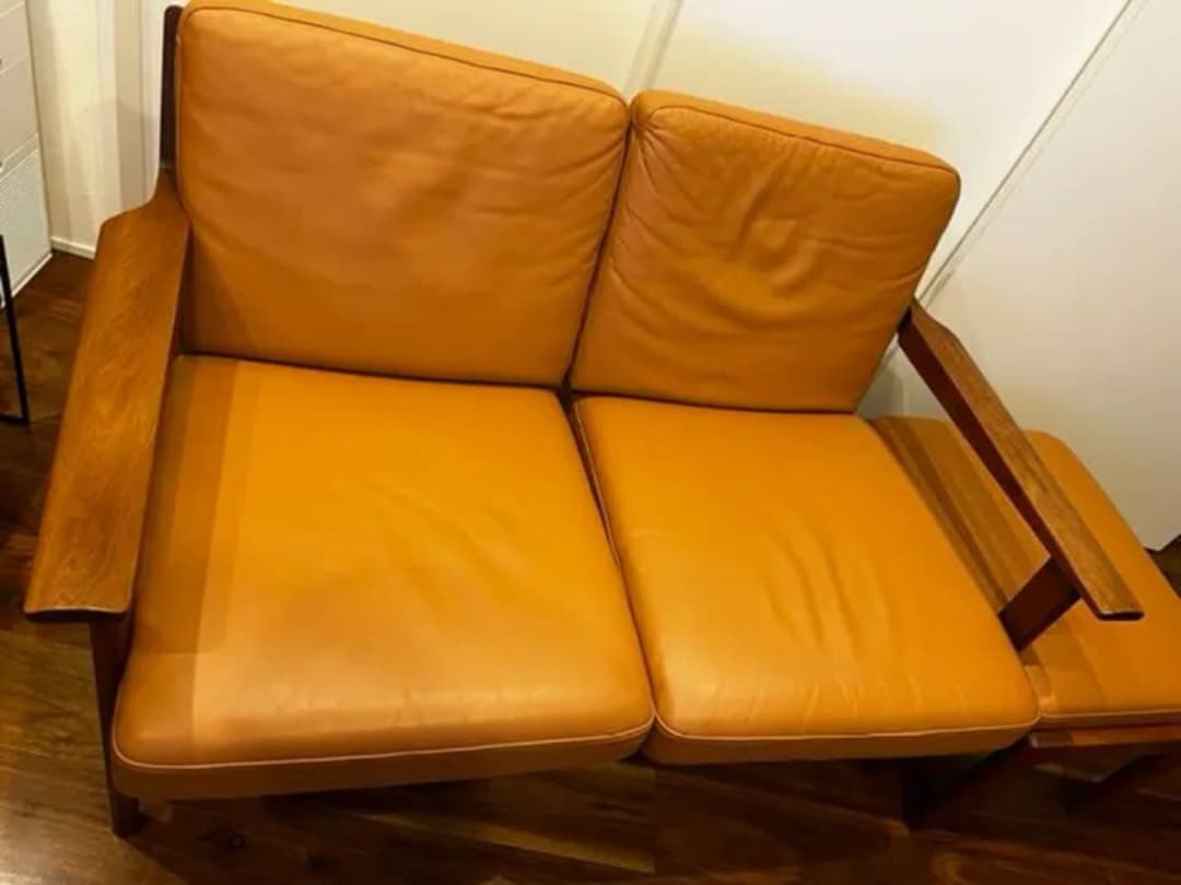 ウォールナット無垢材　本革ソファ（2人掛け）＋オットマン