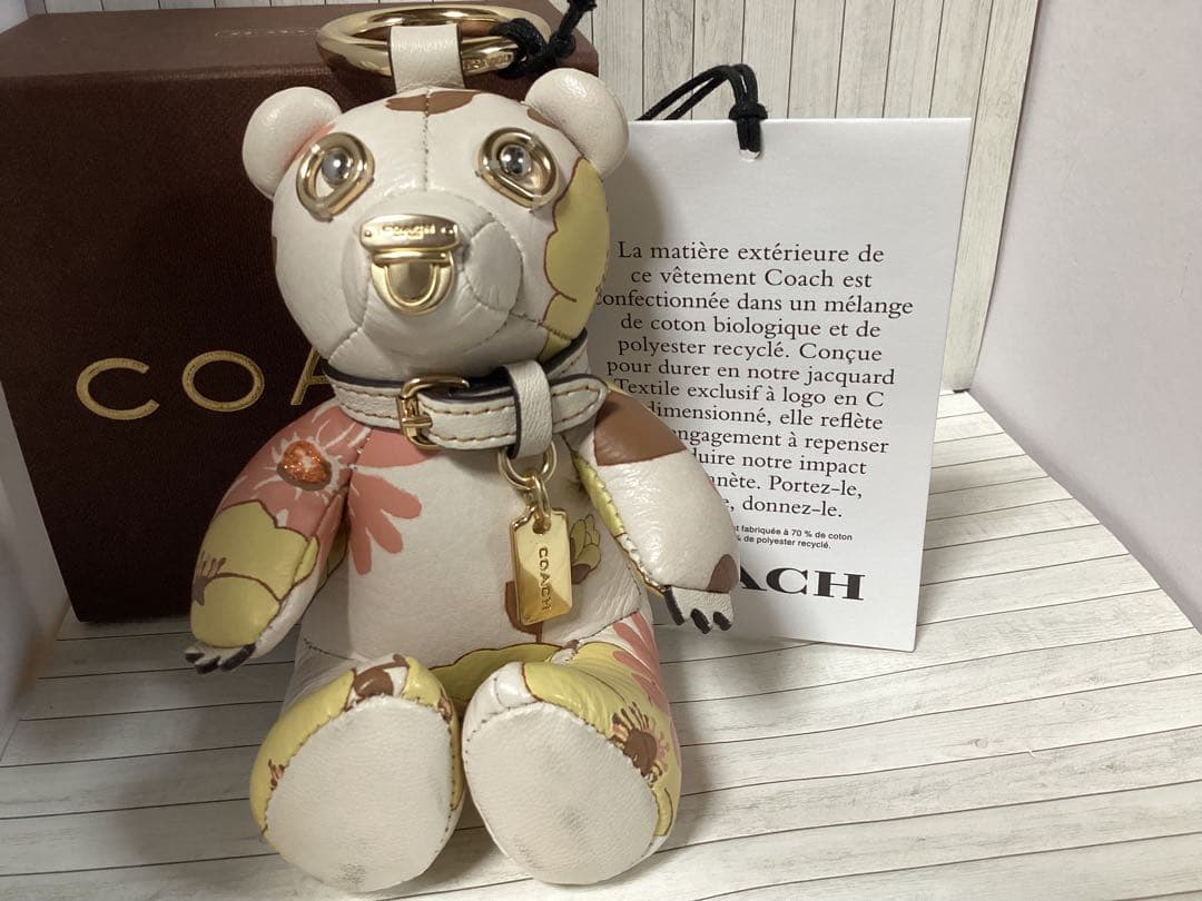 タグ付き美品コーチCOACH クマ型キーホルダー フラワーパターン本物