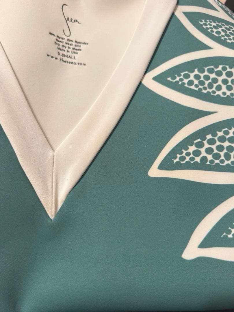 Seea ターコイズのワンピース水着 Vネック