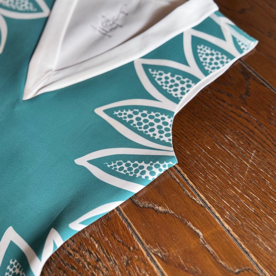 Seea ターコイズのワンピース水着 Vネック