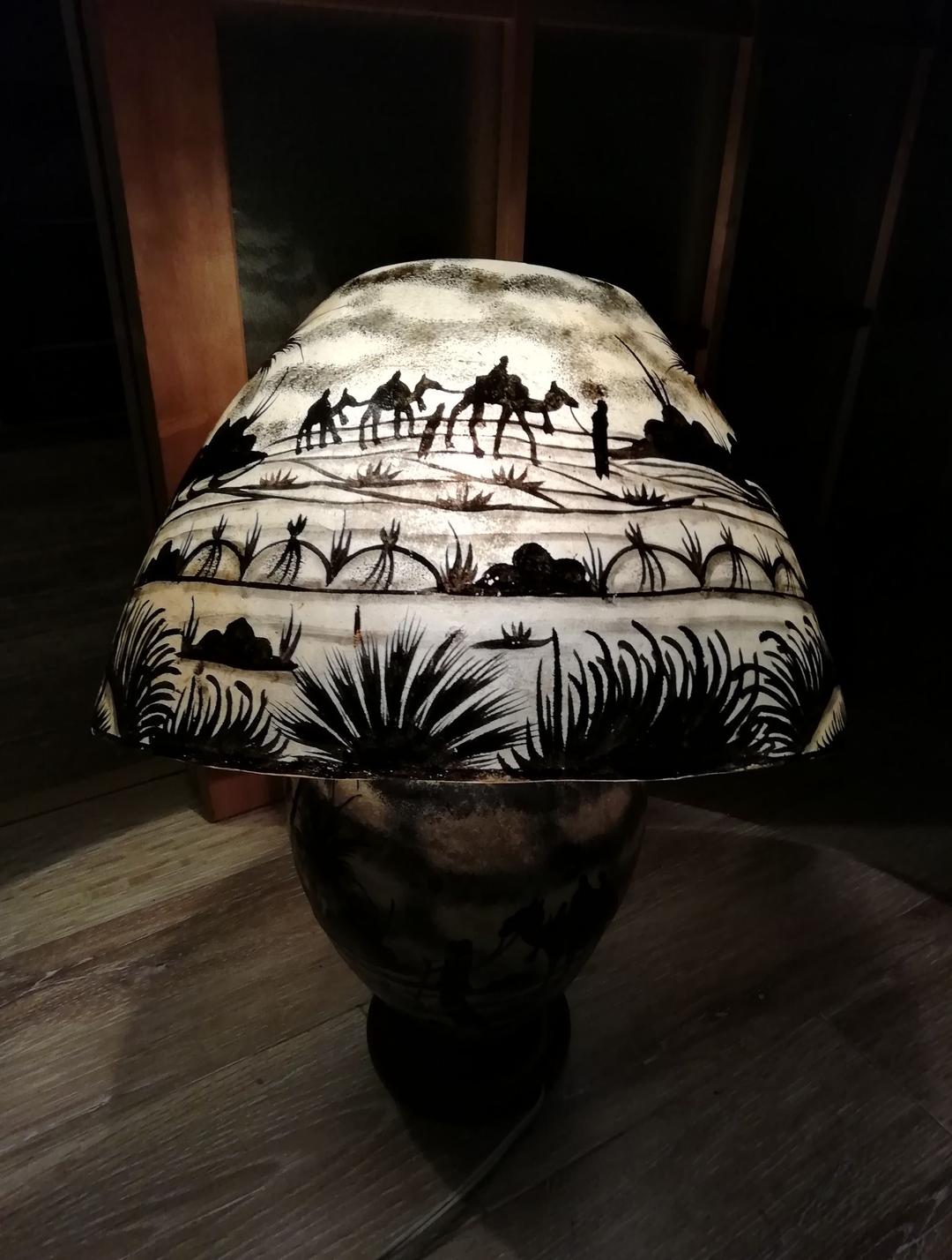 ラクダの皮で作ったランプ　月の砂漠