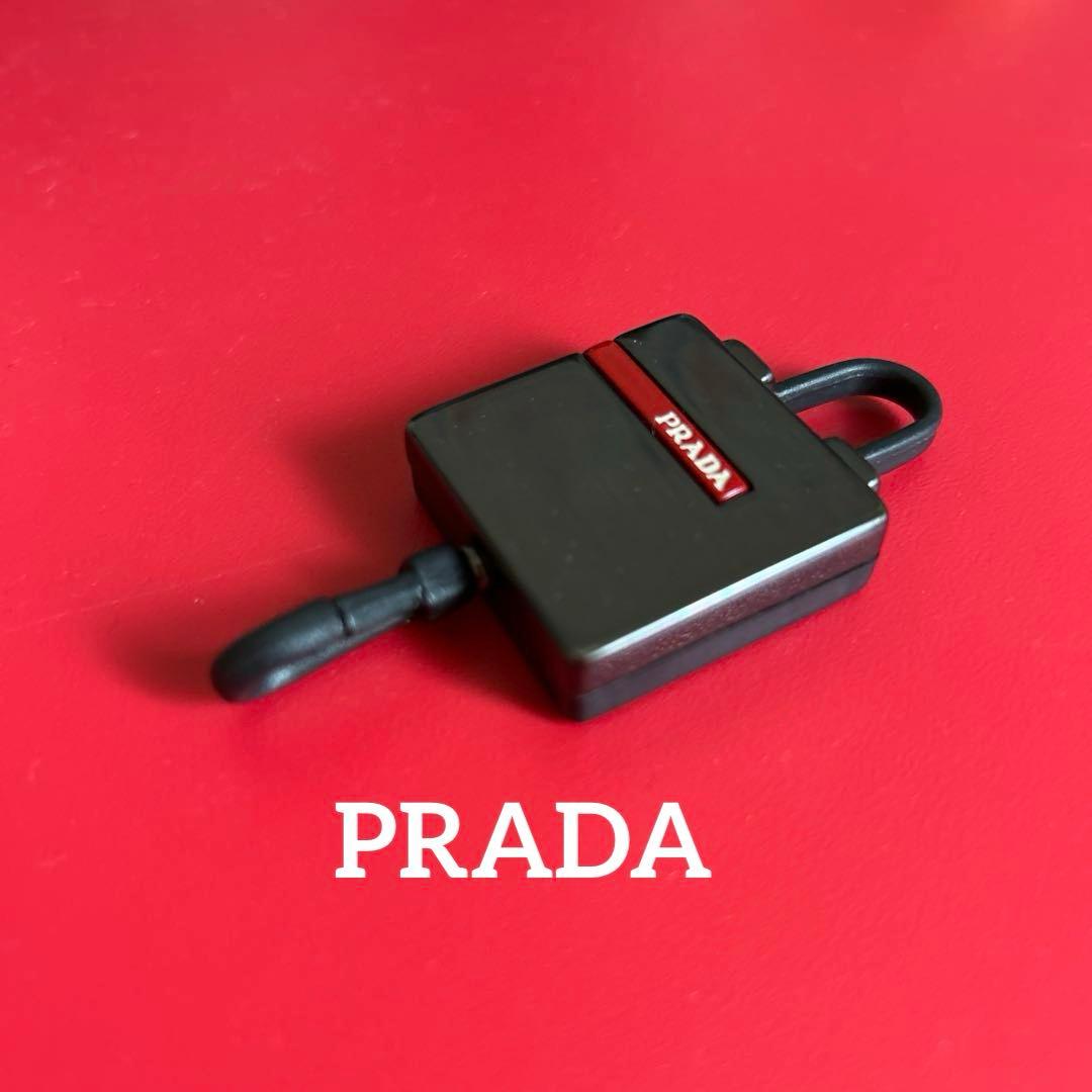 【新品】PRADA リールキーホルダー