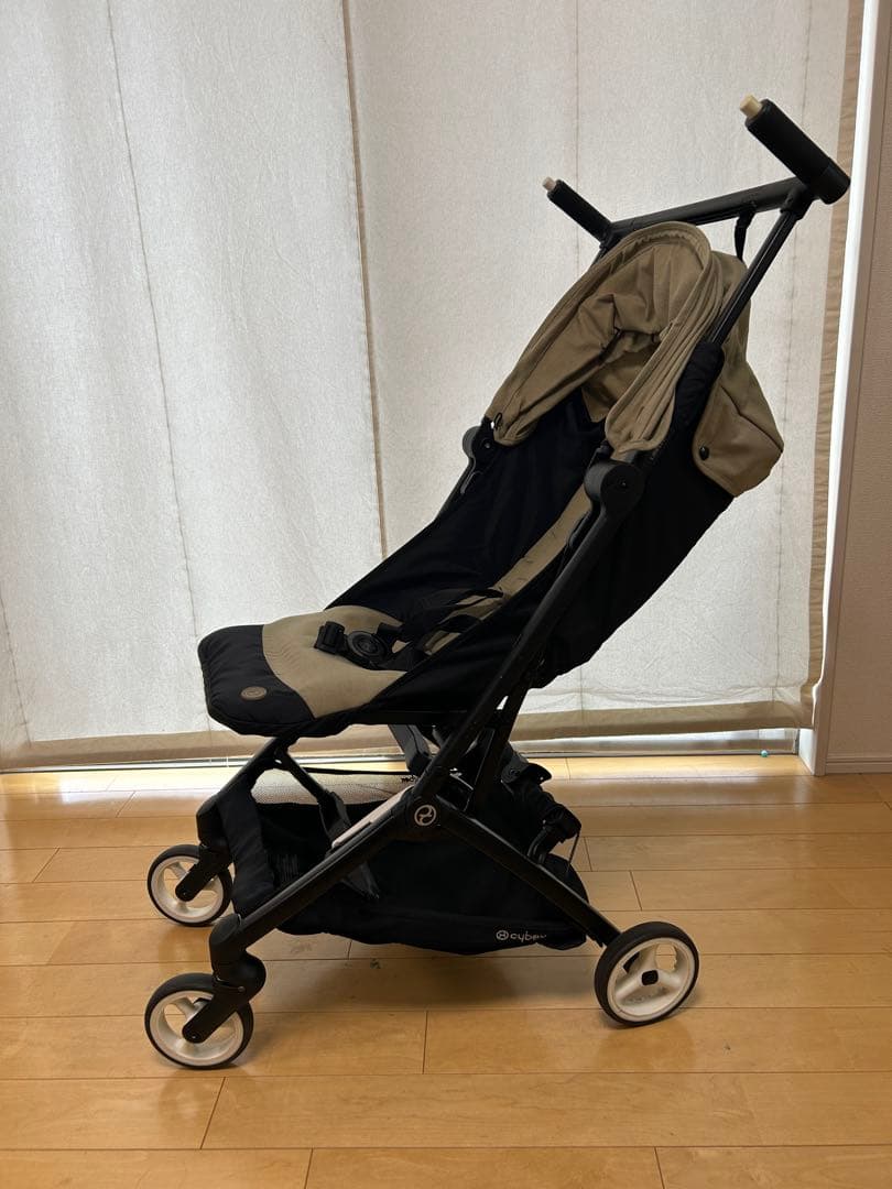 サイベックス　リベル　クラシックベージュ 軽量折りたたみベビーカー ベージュ・黒