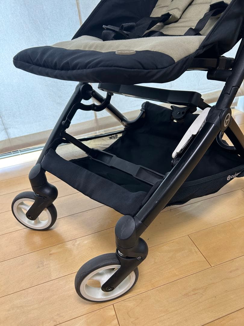 サイベックス　リベル　クラシックベージュ 軽量折りたたみベビーカー ベージュ・黒