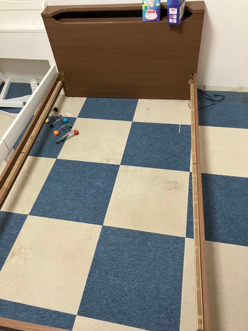 セミダブルベッド　120cmx200cm 2セットのみ