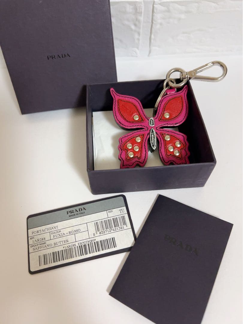 プラダ　PRADA キーホルダー　バタフライ　蝶　SAFFIANO