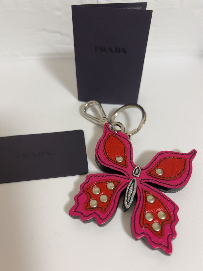 プラダ　PRADA キーホルダー　バタフライ　蝶　SAFFIANO