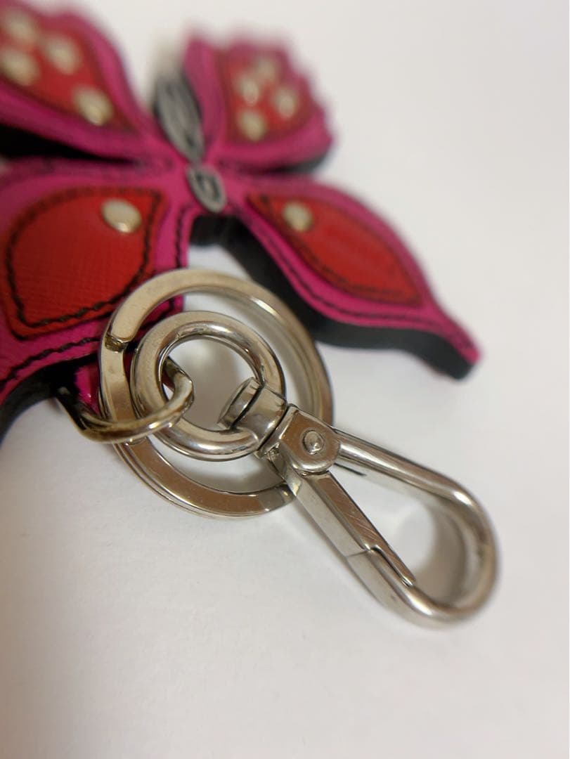 プラダ　PRADA キーホルダー　バタフライ　蝶　SAFFIANO