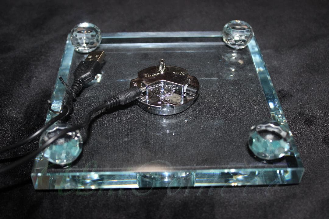 極彩色に輝くクリスタルフラワー