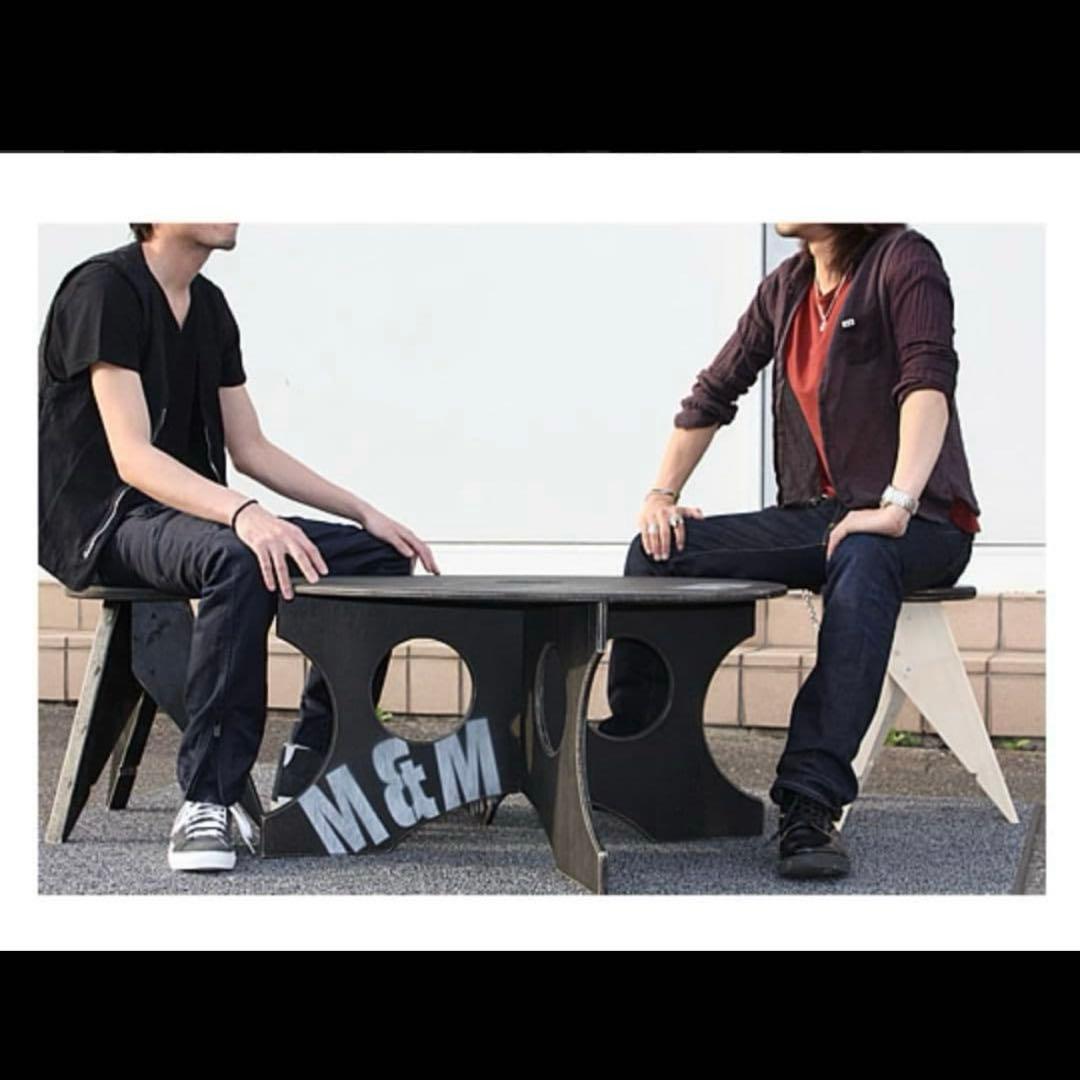 【未使用】M&M カスタムパフォーマンス ロゴ入り 黒円形 ローテーブル 家具