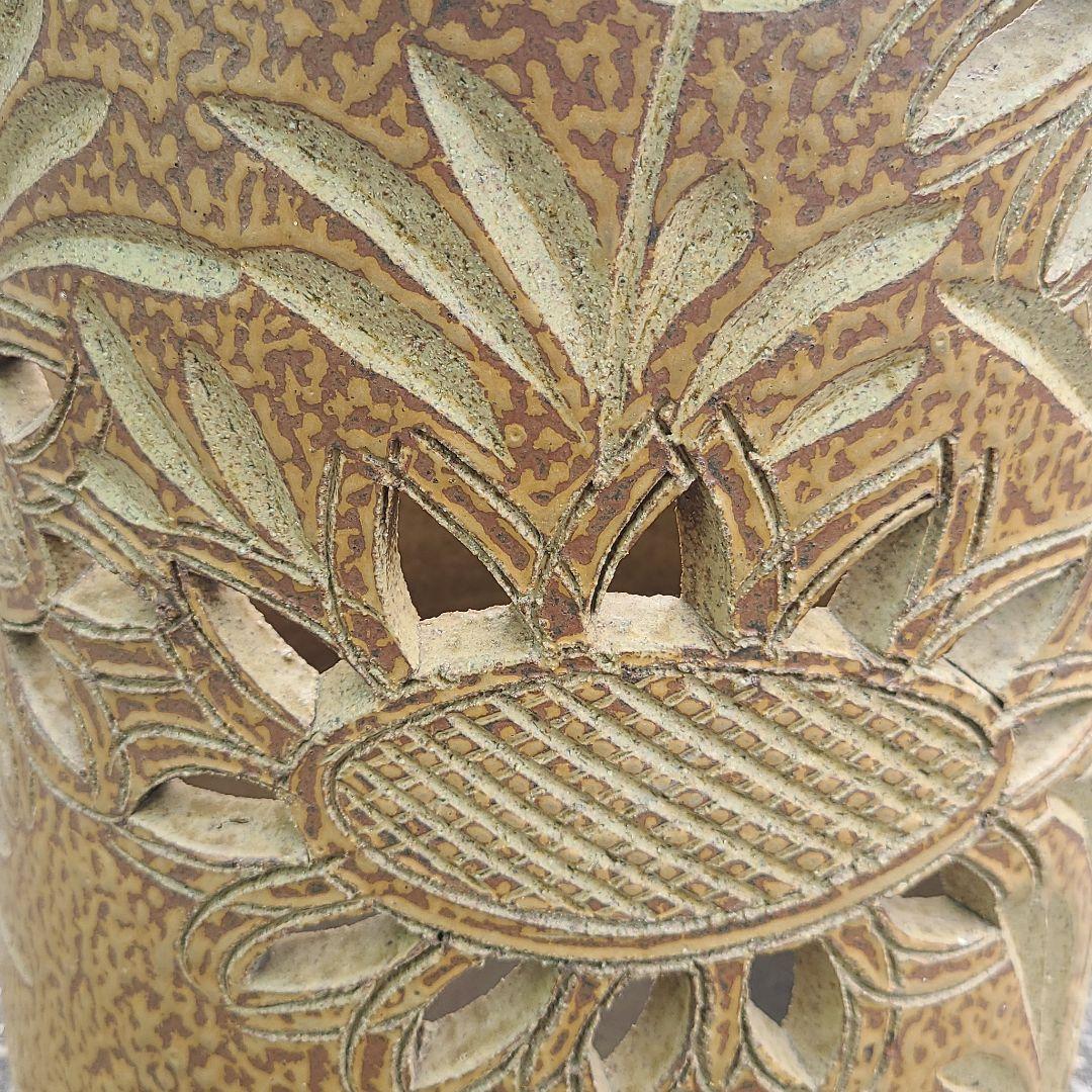 にゃんにゃんいぬ 信楽焼傘立て  唐草彫すかし 高さ４４cm