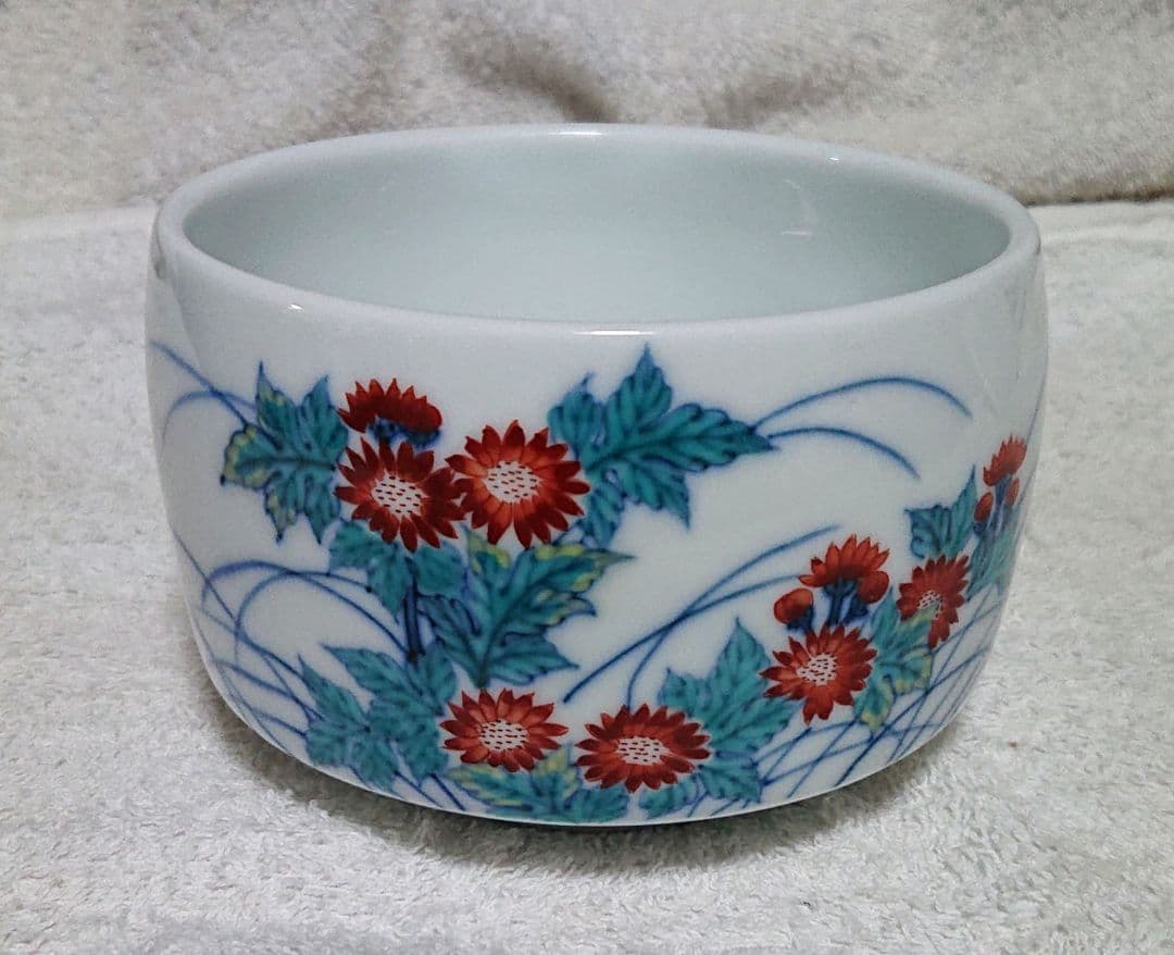 今右衛門茶碗 赤い花と青い葉の模様 陶器製A440