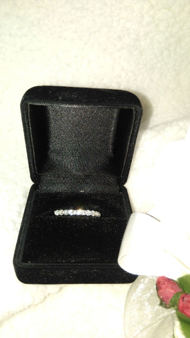 ダイヤモンドプラチナハーフエタニティリング、０、５カラット美品です。