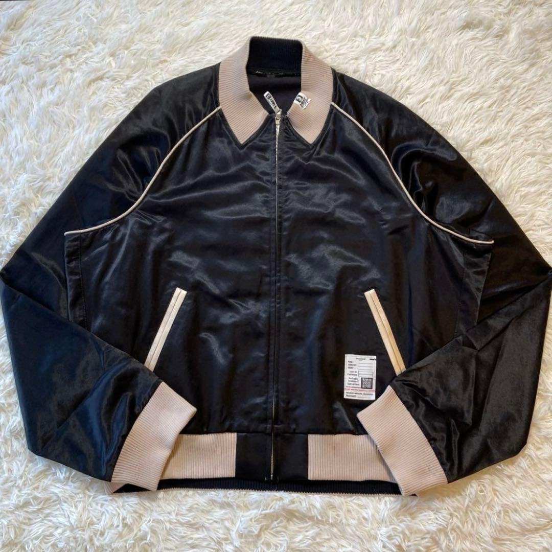 極美品 メゾンミハラヤスヒロ 22AW ノーカラーサテンジャケット バック刺繍