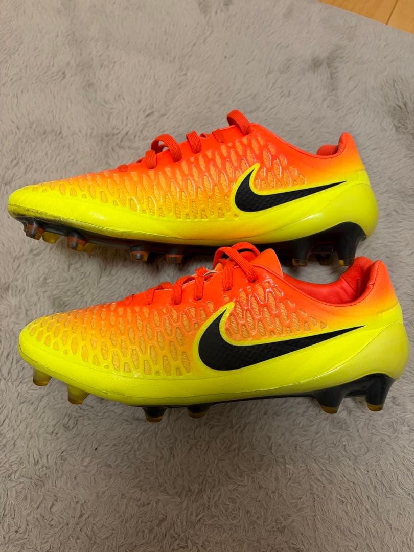 サッカースパイク　ナイキ　マジスタオーパス　ユーロカラー　日本未発売　FGソール