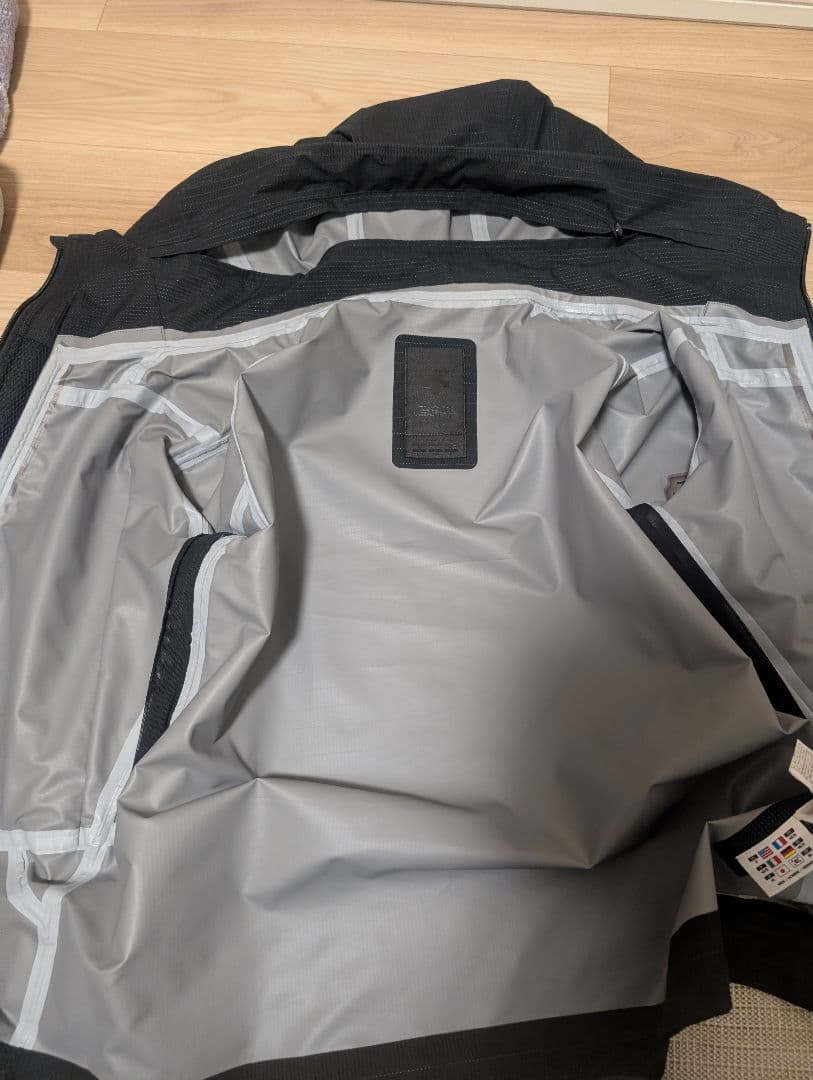 デサント　SCHEMATECH ACTIVE SHELL JACKET