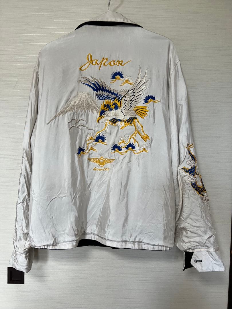 内田　AVIREXリバーシブル 黒白 刺繍 パッチ付き