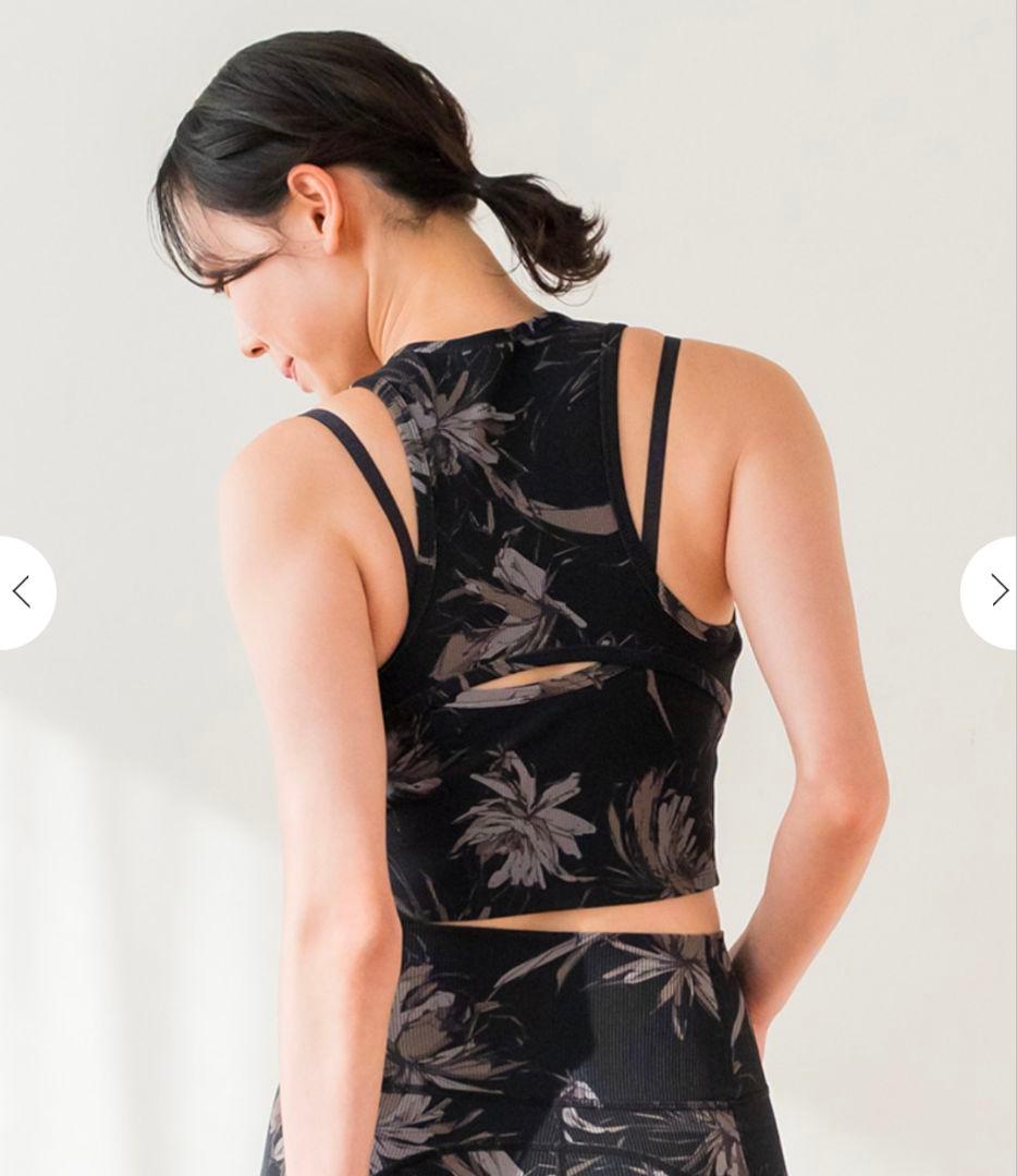 【新品未使用】SUKALAブラ付きタンクトップ花柄黒 ヨガ LAVA web限定