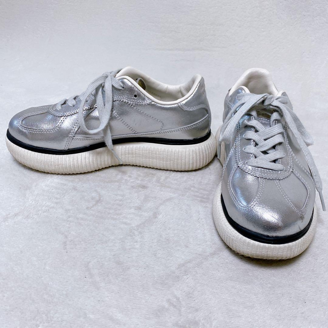 オニツカタイガー　デレシティ　23.5cm　シルバー／ホワイト　厚底スニーカー