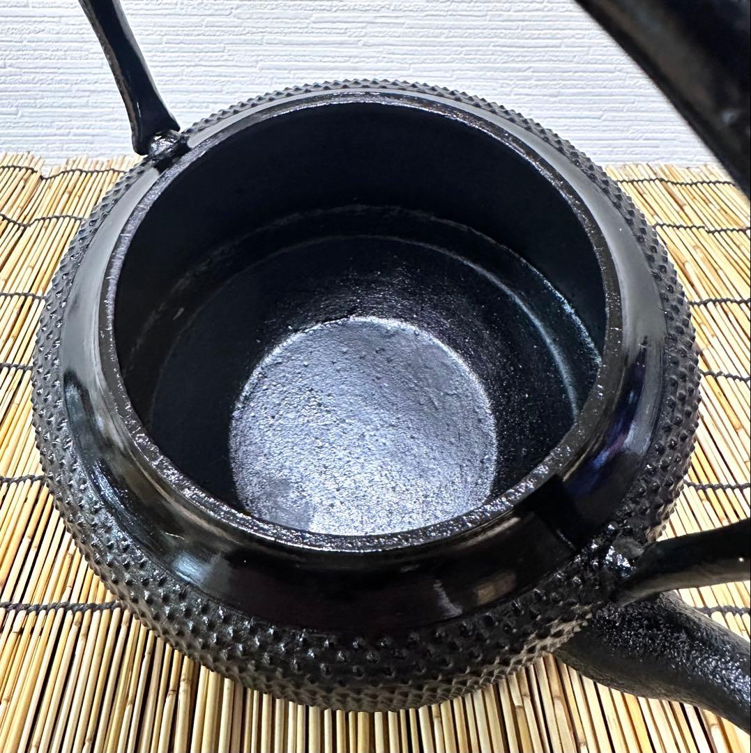 未使用品　成龍堂鋳造所 伝統工芸士 及川　齋（齋峰)造　１８型アラレ　南部鉄瓶