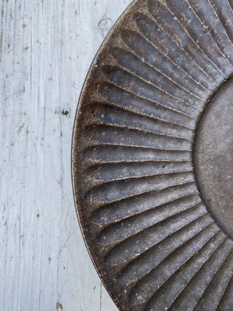 【新品未使用/稀少】　宇田康介　大皿　鉄釉しのぎプレート　8寸皿　入手困難