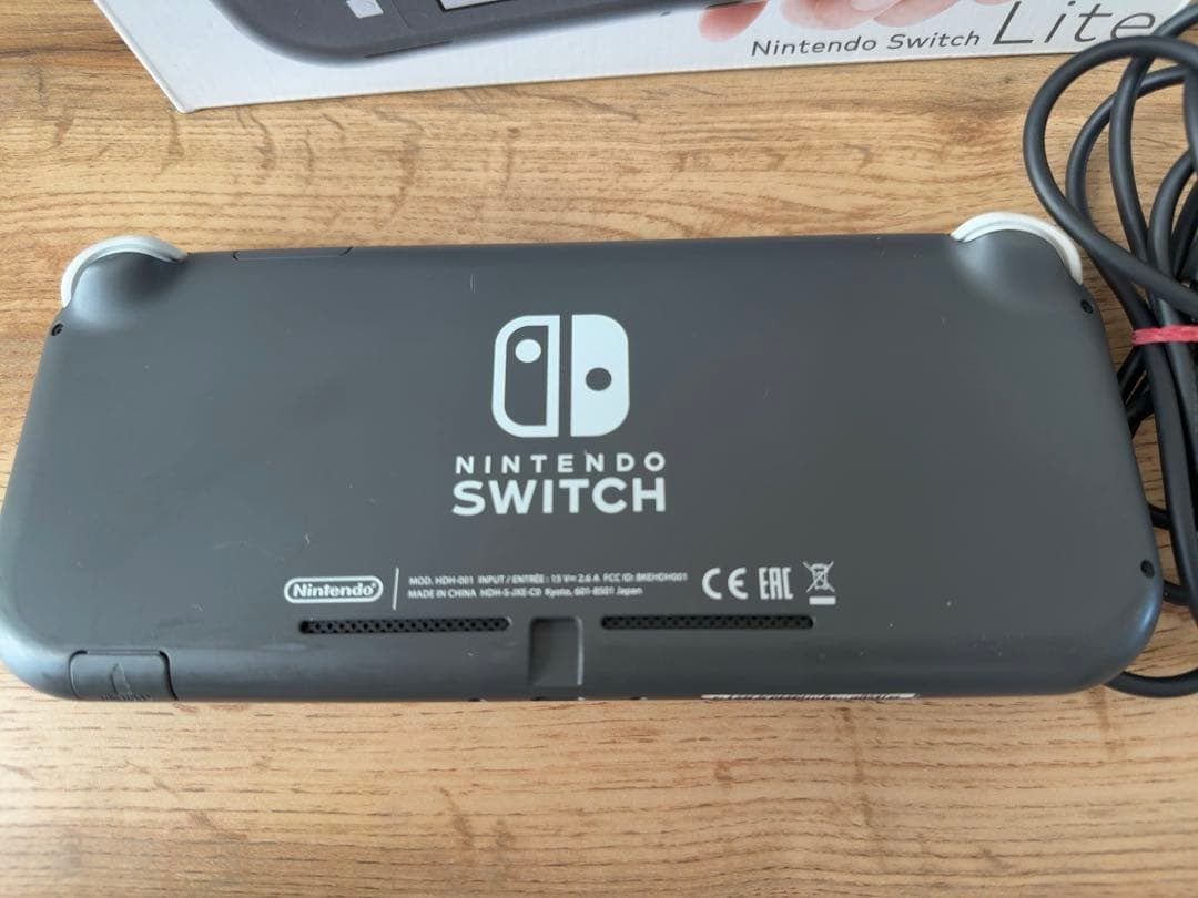 Switchライト(本体、充電器、箱付) 任天堂　中古