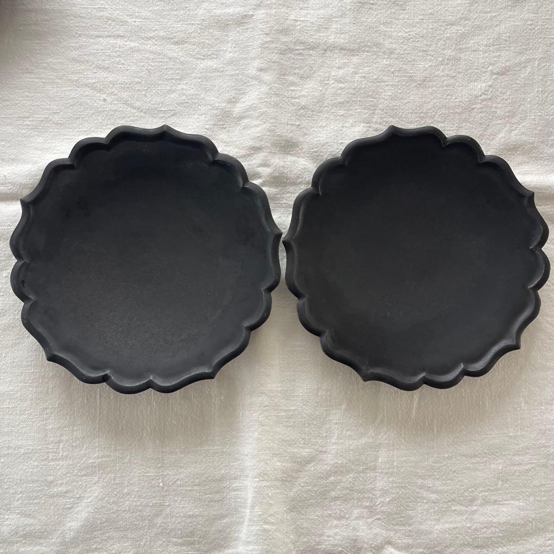 人気作家 木下和美さんの黒釉輪花プレート2枚セット