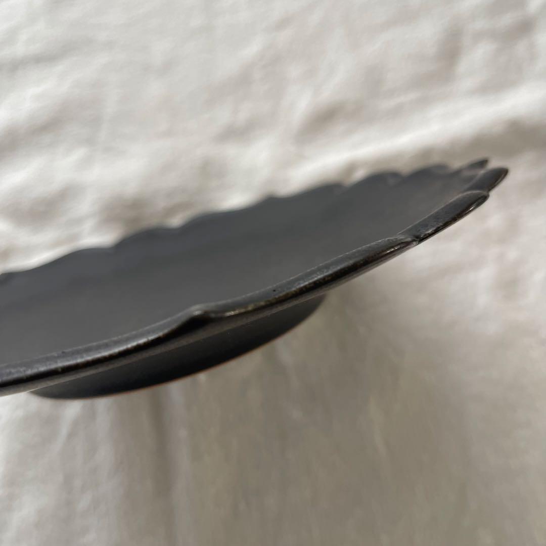 人気作家 木下和美さんの黒釉輪花プレート2枚セット