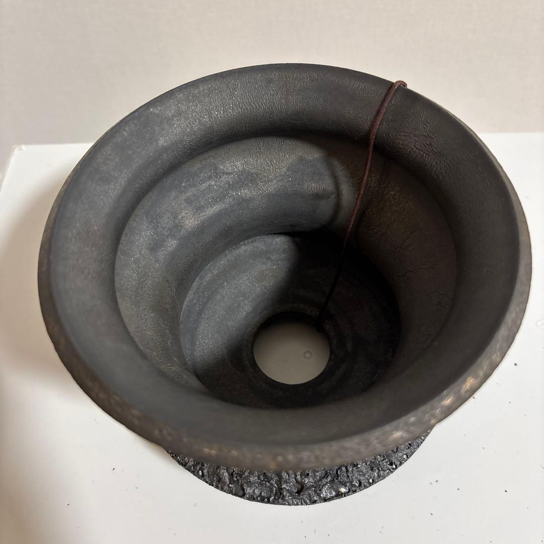 カタチ製作所 Mederu pot ボビン ブラック&ゴールド