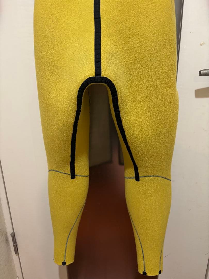 使用少なめ！　Hurley　セミドライ　チェストジップ　XLサイズ相当　日本製