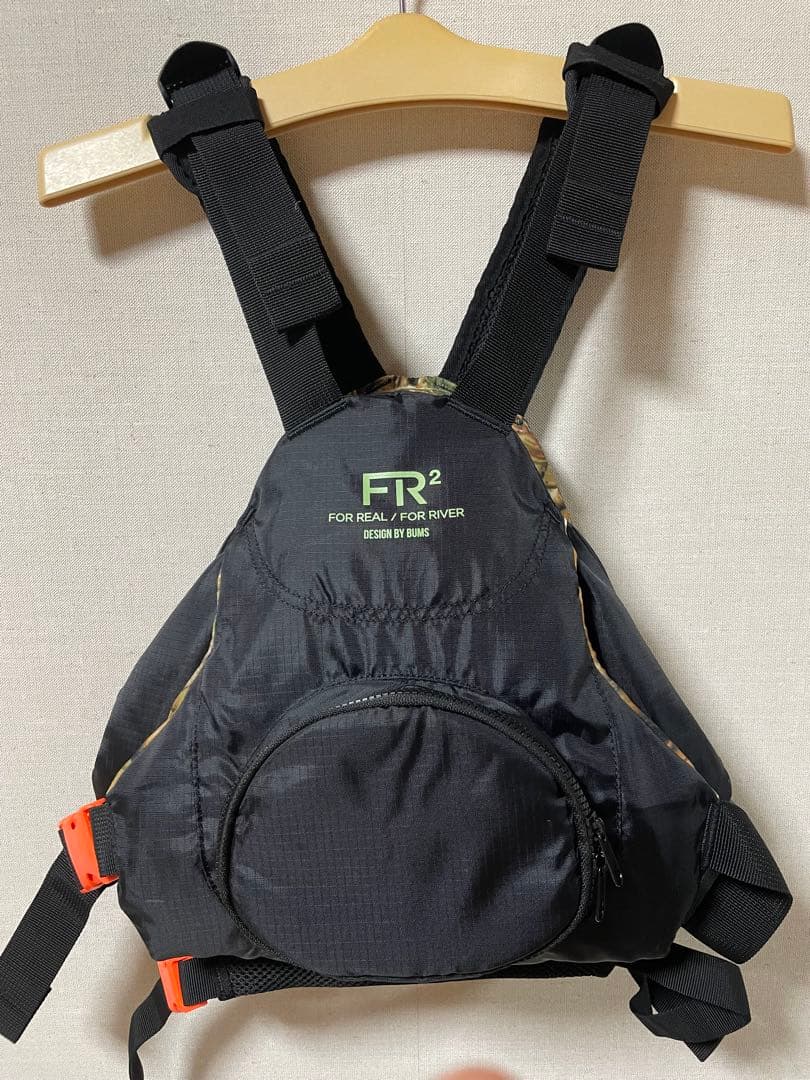 BUMSバムスFR² ライフジャケット ブラック/カモフラージュ