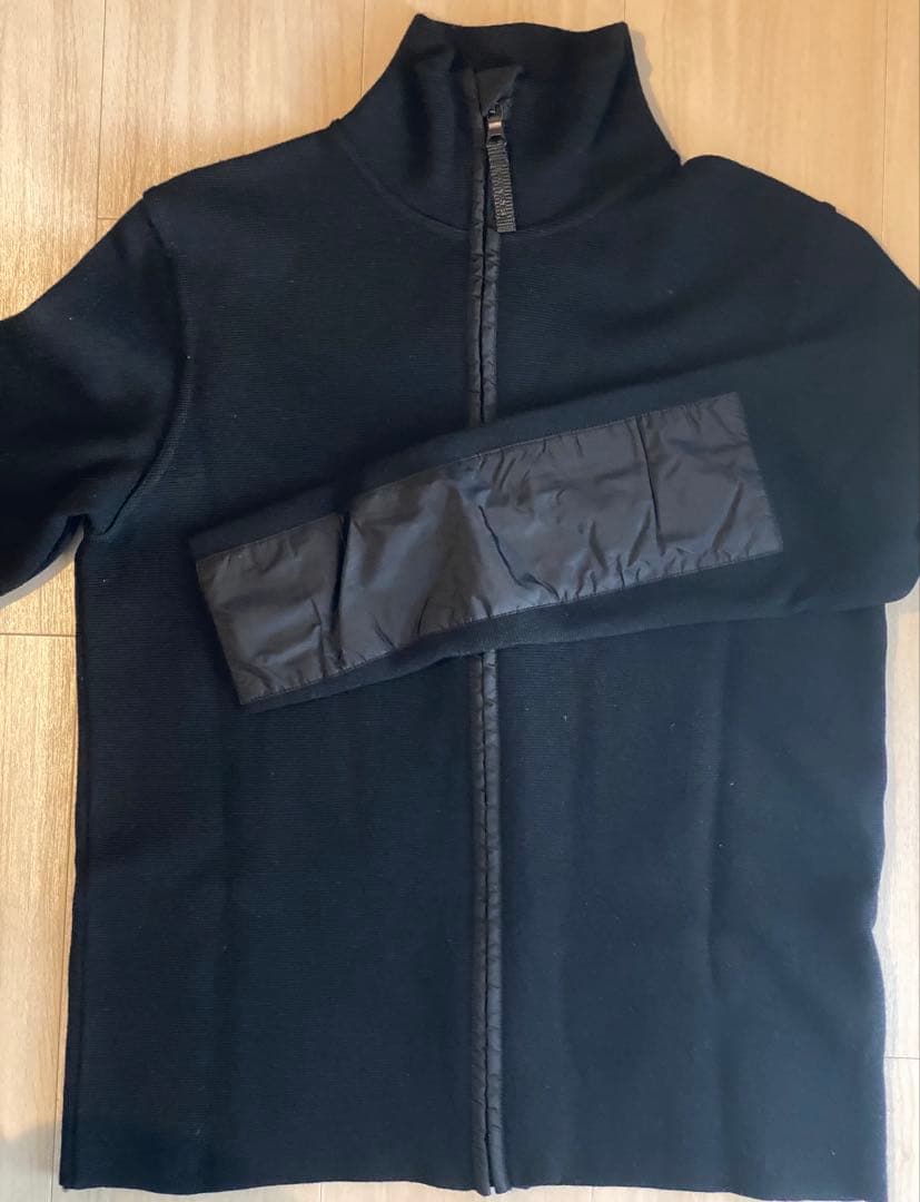 PRADA ハイネックジップアップジャケット 黒