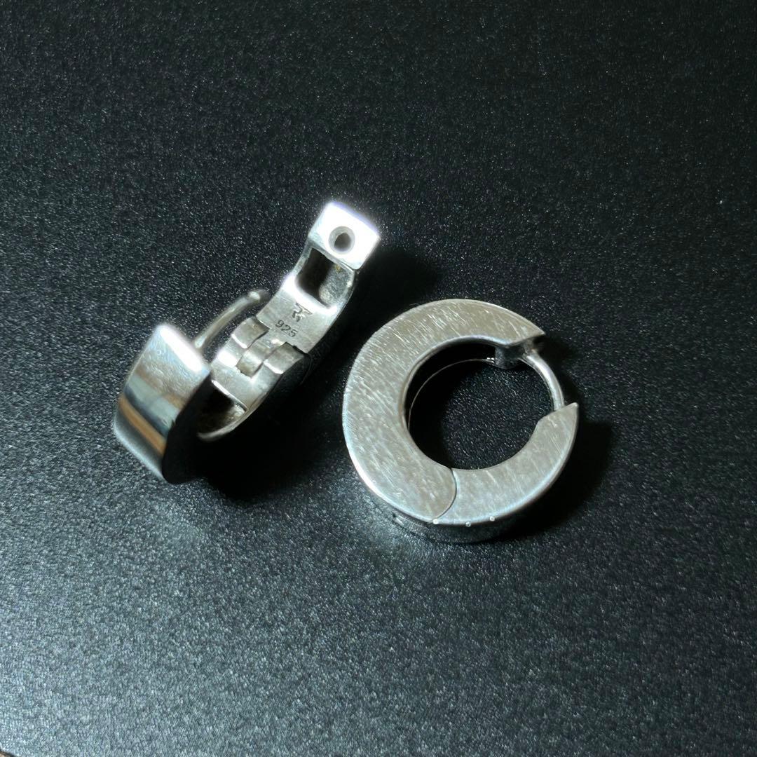 TOM WOOD Arch Hoops Small Polishedフープピアス