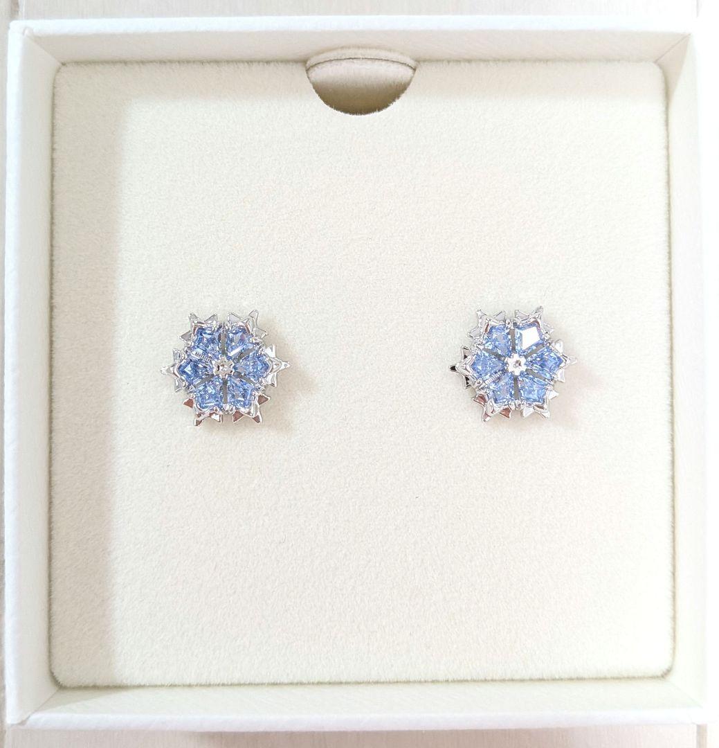 【新品未使用】SWAROVSKI スノーフレーク ピアス