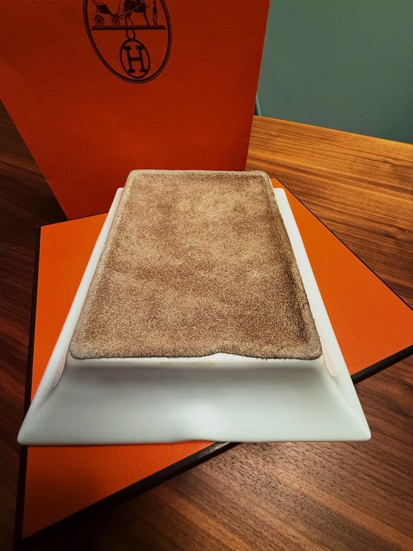 HERMES 陶器製灰皿 犬のデザイン