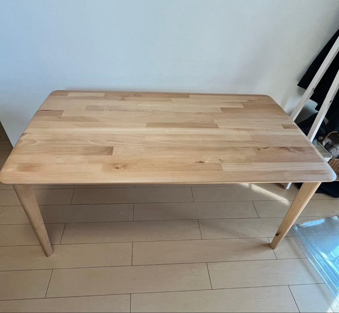 ダイニングテーブル　天然木　ニトリ