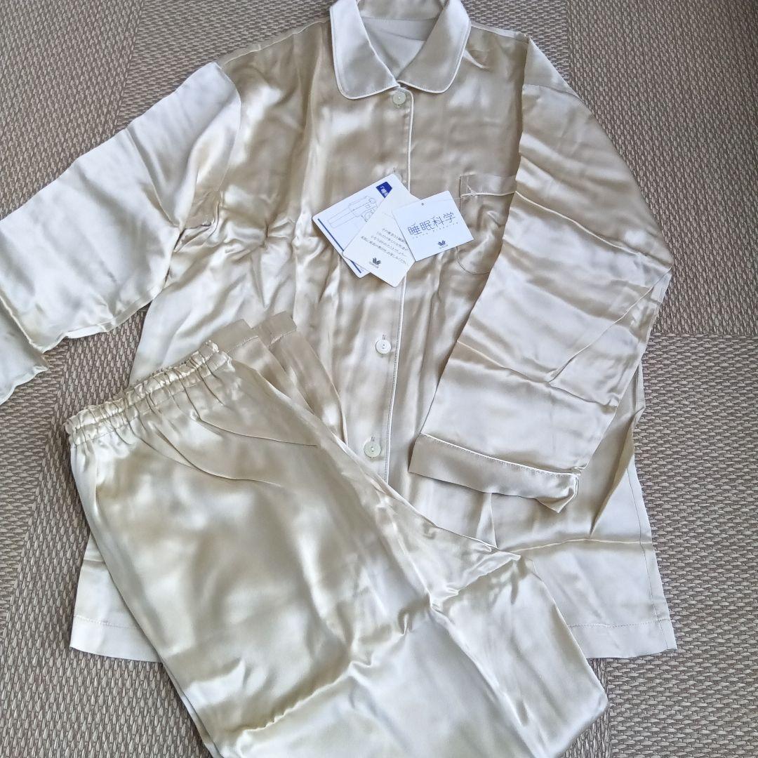 【新品　未使用】ワコール睡眠化学レディースパジャマ　M　シルク100%　ベージュ