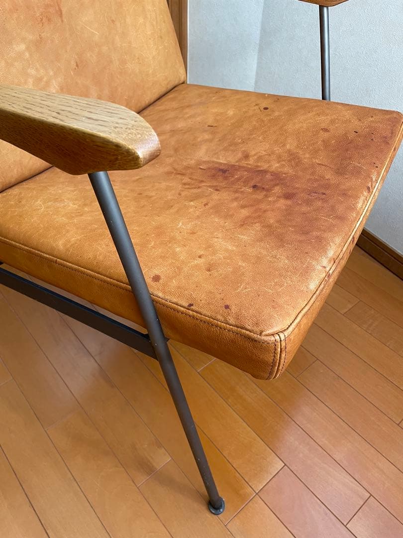 トラックファニチャー FURROWEDレザー アームチェア　1人掛けソファ