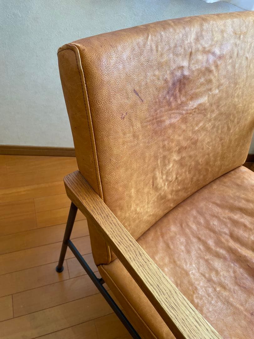 トラックファニチャー FURROWEDレザー アームチェア　1人掛けソファ