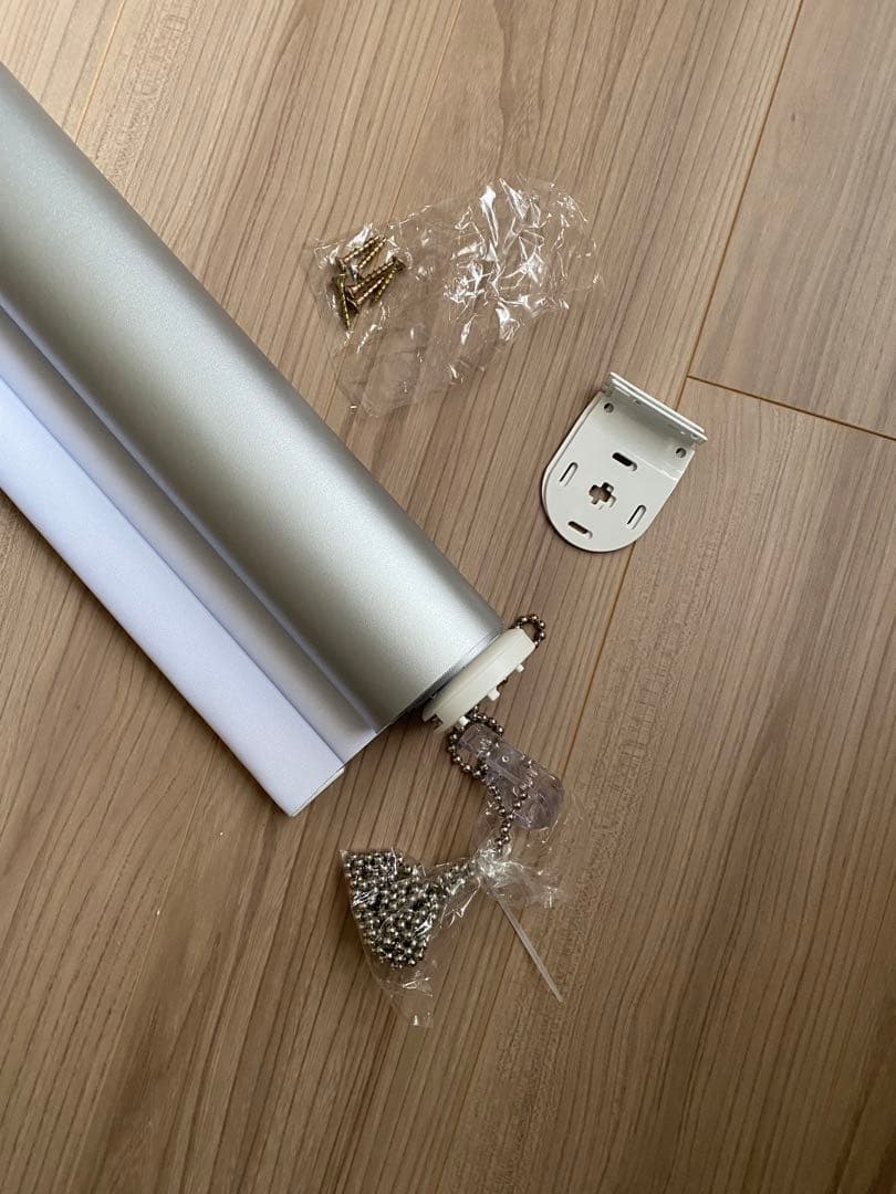 遮光　 ホワイト ロールスクリーン 幅広 取り付け金具付き