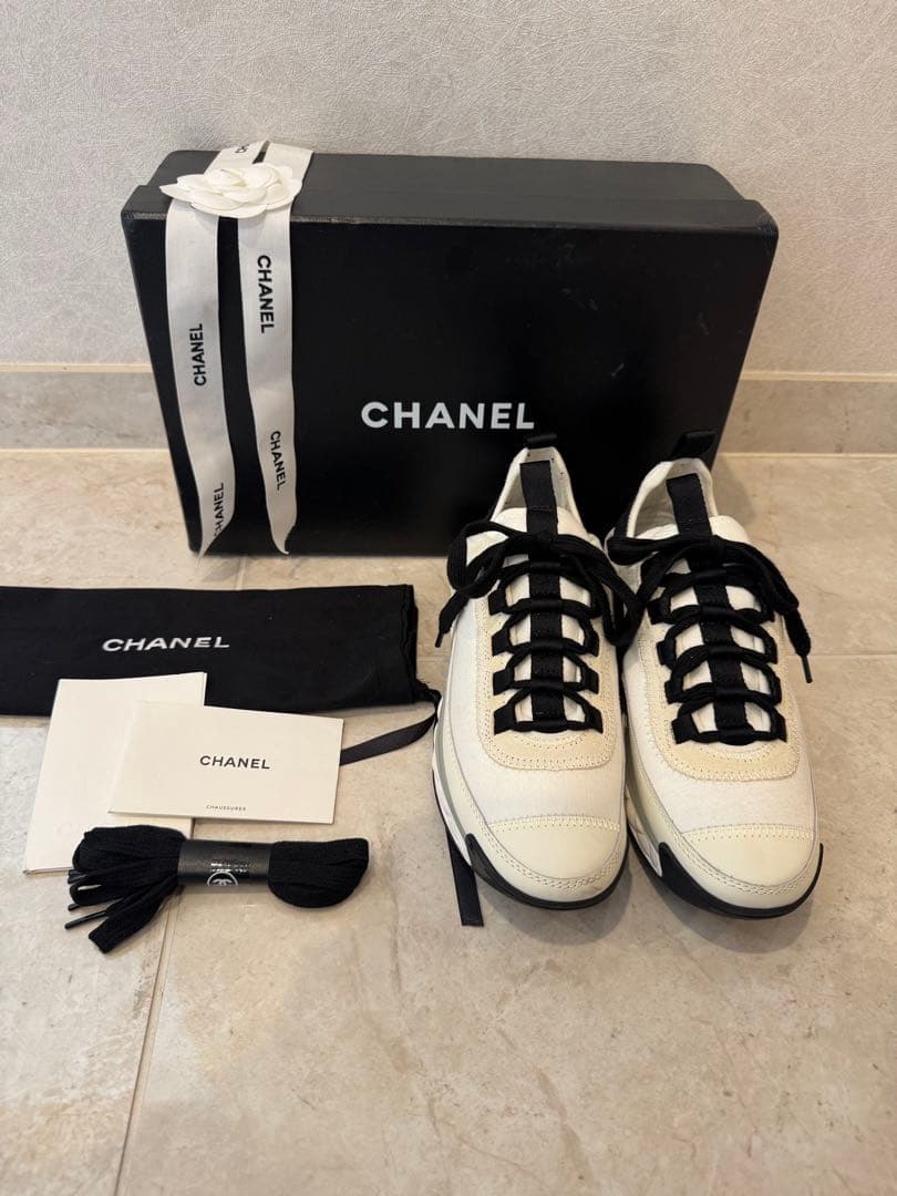 CHANEL ホワイト スニーカー