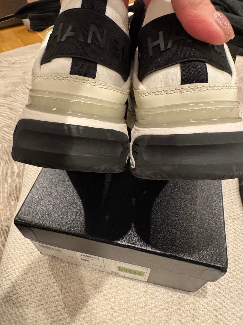 CHANEL ホワイト スニーカー